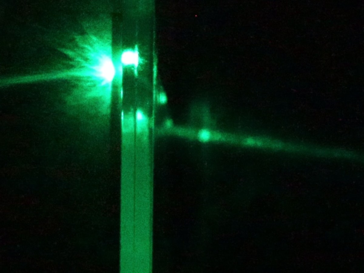 Lokale, unabhängige KI – Laser-Experiment